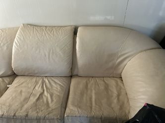 Free Couch Pls Pick Up Now