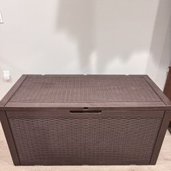 OUTDOOR/POOL STORAGE CONTAINER 100 Gallons