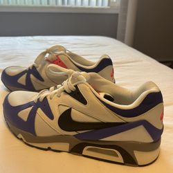 Size 11 Mens Nike Air Structure