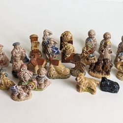 Lot of 26 Wade England Figurines Nursery Rhyme Collection