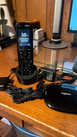 Logitech harmony elite universal remote 950 w/cradle charger . Hub & 2 emitters