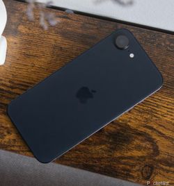 iPhone 16e