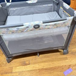 Graco® Pack 'n Play® Simple Solutions™ Playard, Cam