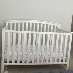 Crib With Mattress And Blanket