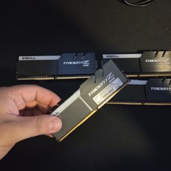 G.Skill Trident Z RGB 32GB (4x8GB) DDR4-3000 CL15