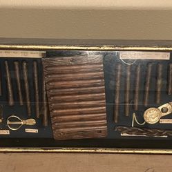 VINTAGE FELIPE GREGORIO CIGAR COLLECTORS GLASS FRONT DISPLAY CASE.