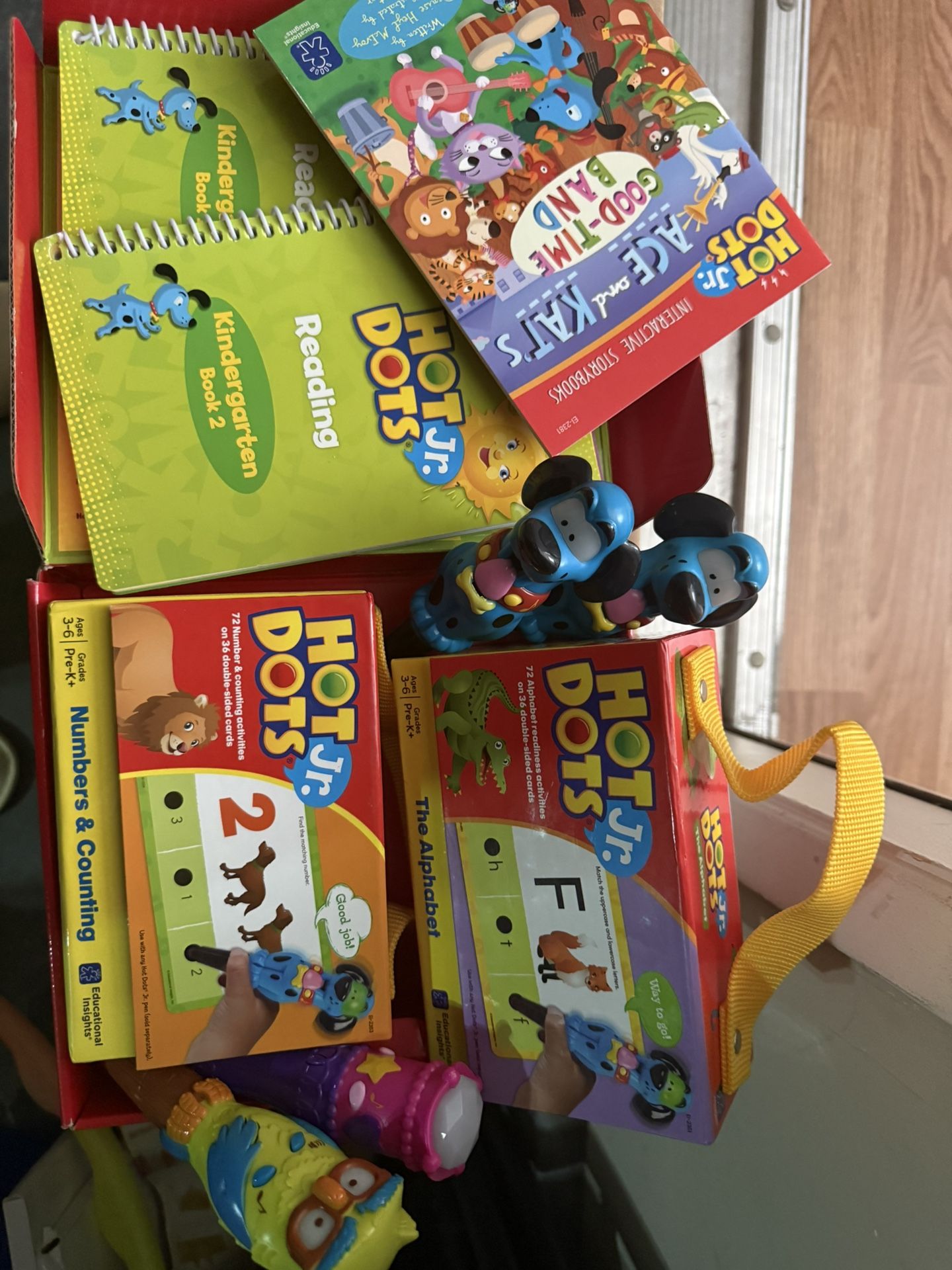 Hot Dot Pens And Books/cards
