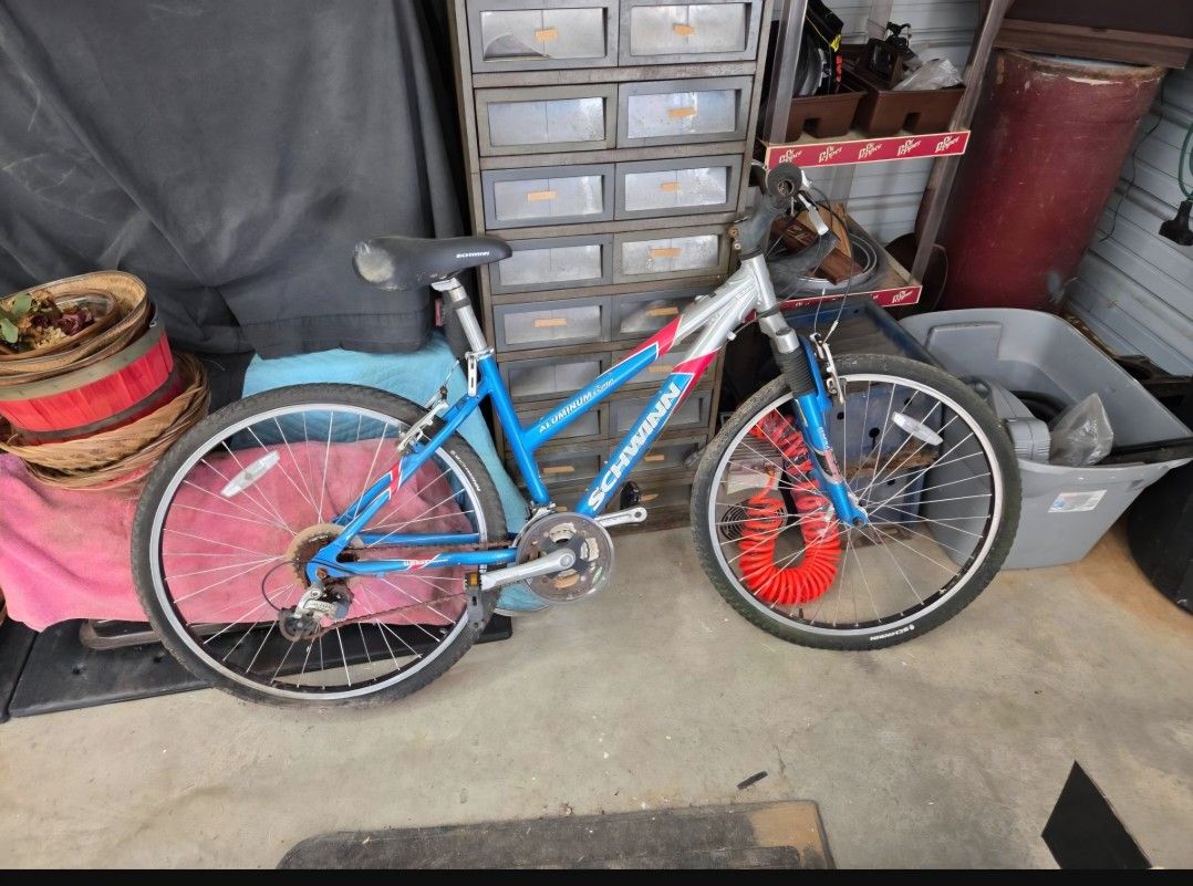 Schwinn 21-speed 26" mountain bike,
