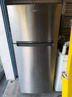 28 in. 18 cu. ft. Freestanding Top Freezer Refrigerator in Fingerprint-Resistant Stainless