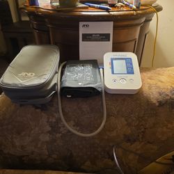 AUTOMATIC BLOOD PRESSURE MONITOR