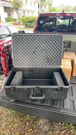 Hardigg Storm Case iM2950 with wheels, handles, and 5 closures, lockable