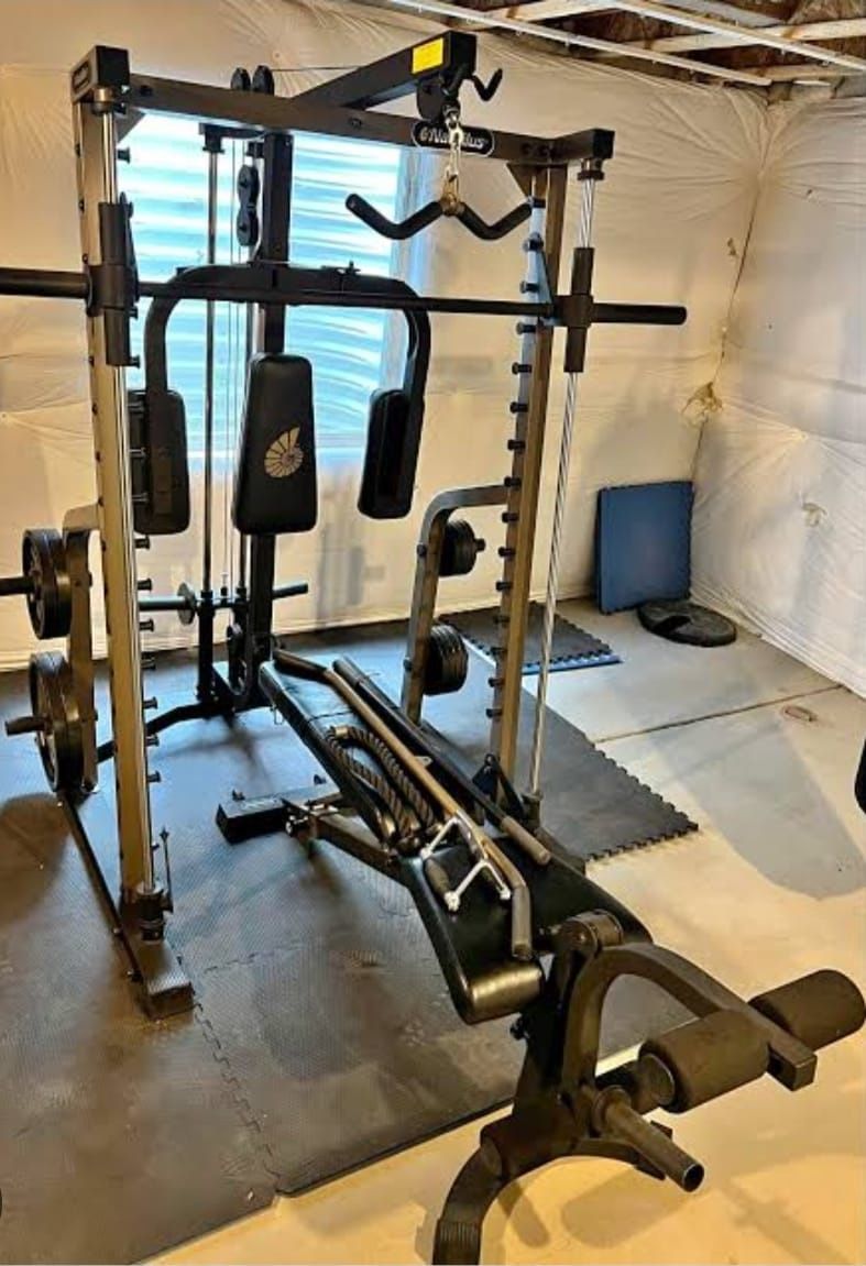 Home Gym Nautilus Smith Machine w Adjustable Bench and 210 lbs Olympic Plates