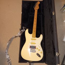 Vintage Fender Squire MIJ Modified Stratocaster with Hard case and accessories