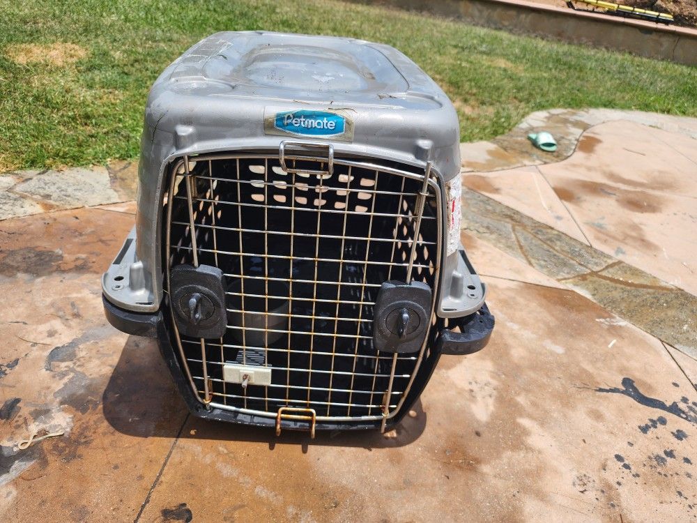 Petmate Small Dog Crate 24lx20hx18w
