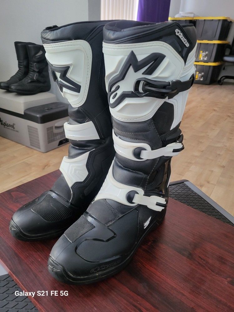 MOTORCYCLE BOOTS