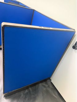 4 OFFICE CUBICLES