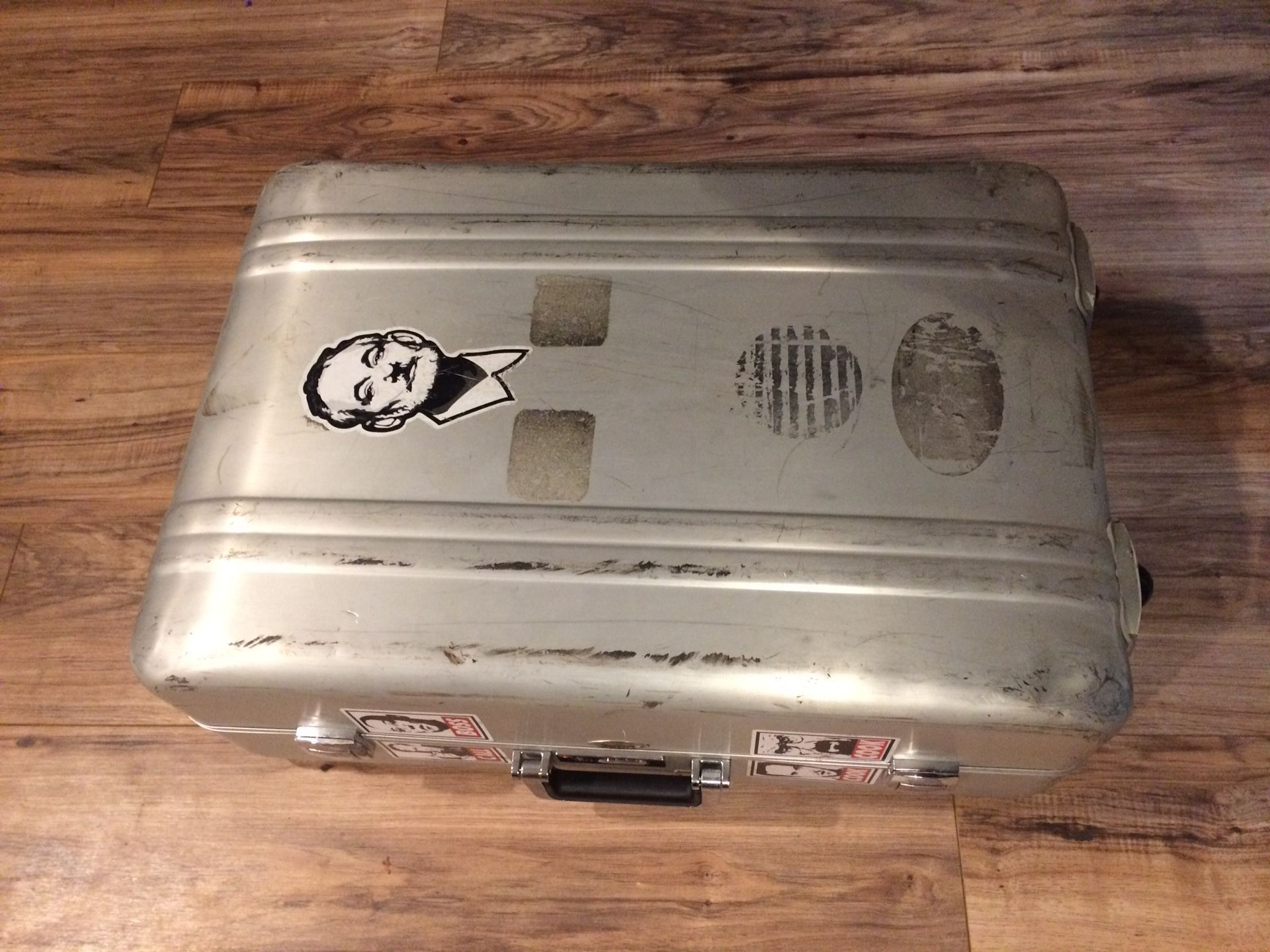 Zero Halliburton - 24 inch Zeroller freewheel metal luggage / suitcase - retail $950