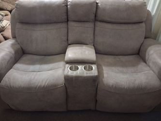 Reclining Loveseat with Center Console