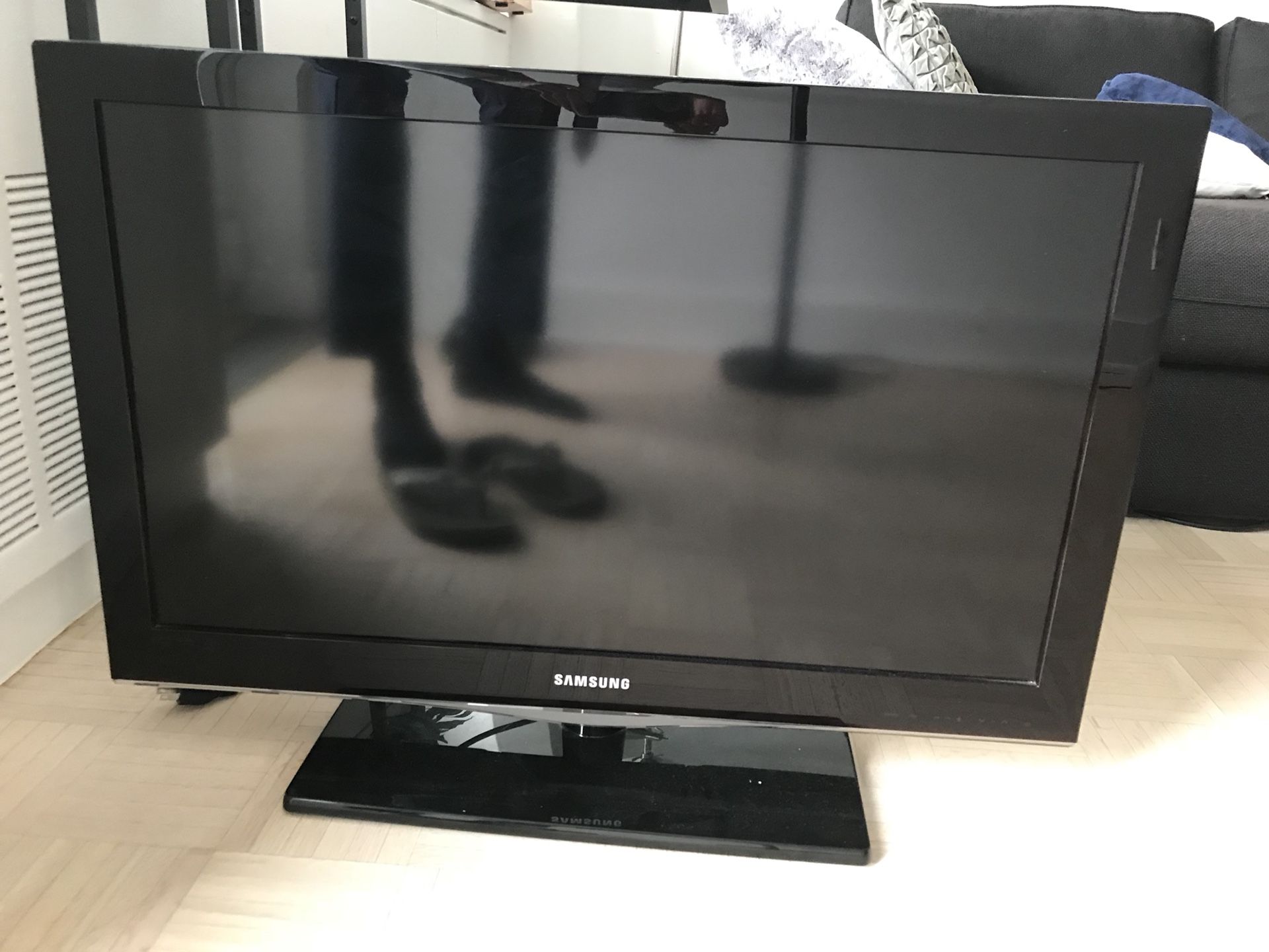 Samsung 32 inch LCD HD TV model LN32C540F2D
