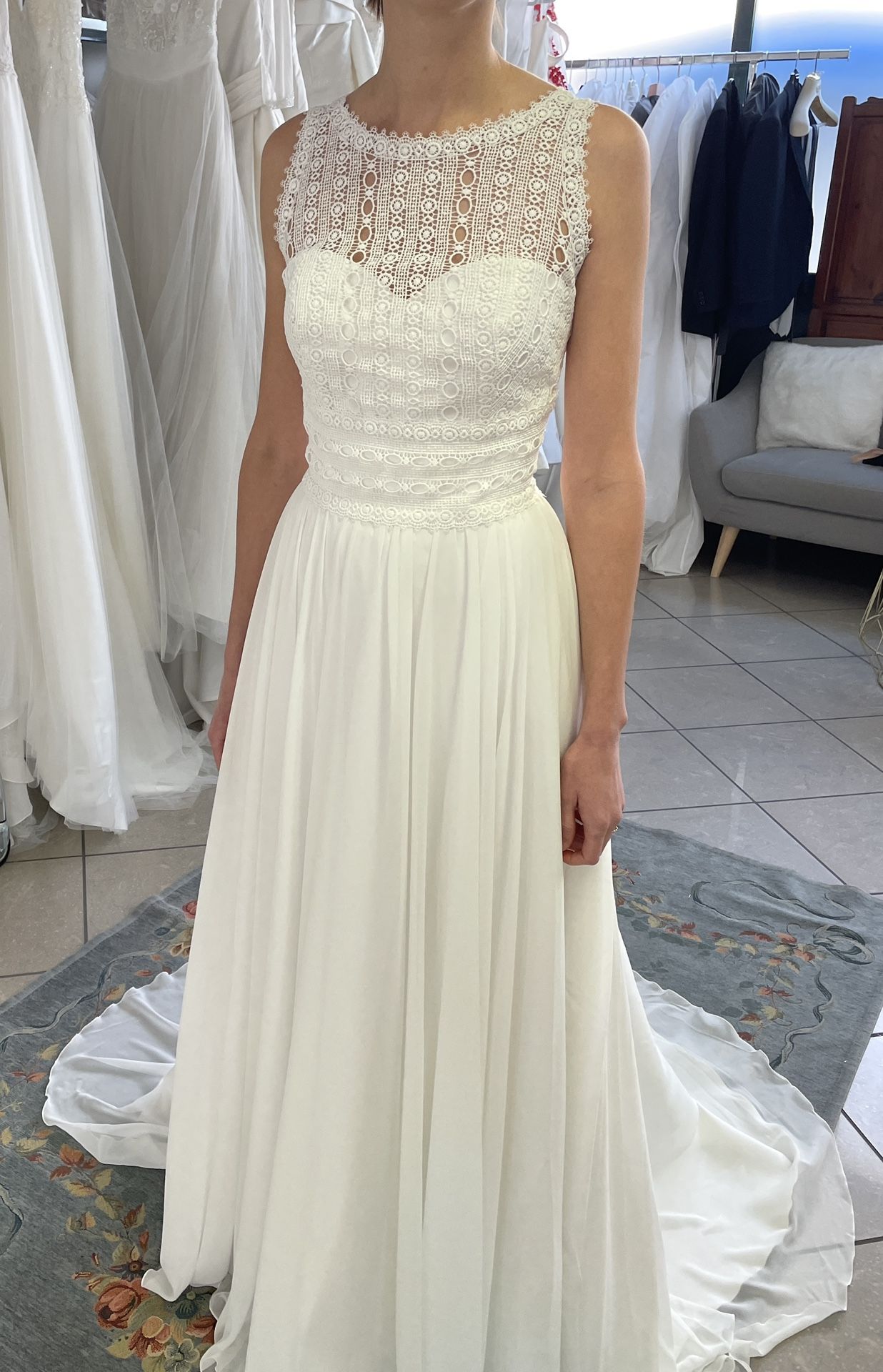 Elegant European wedding Dress - Bianco Evento - US Size 6-8