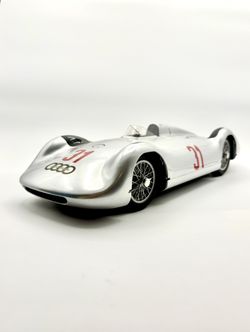 1937 Auto Union Typ C Streamliner World Record Car, Silver, 1:18 Diecast Model Car from Revell