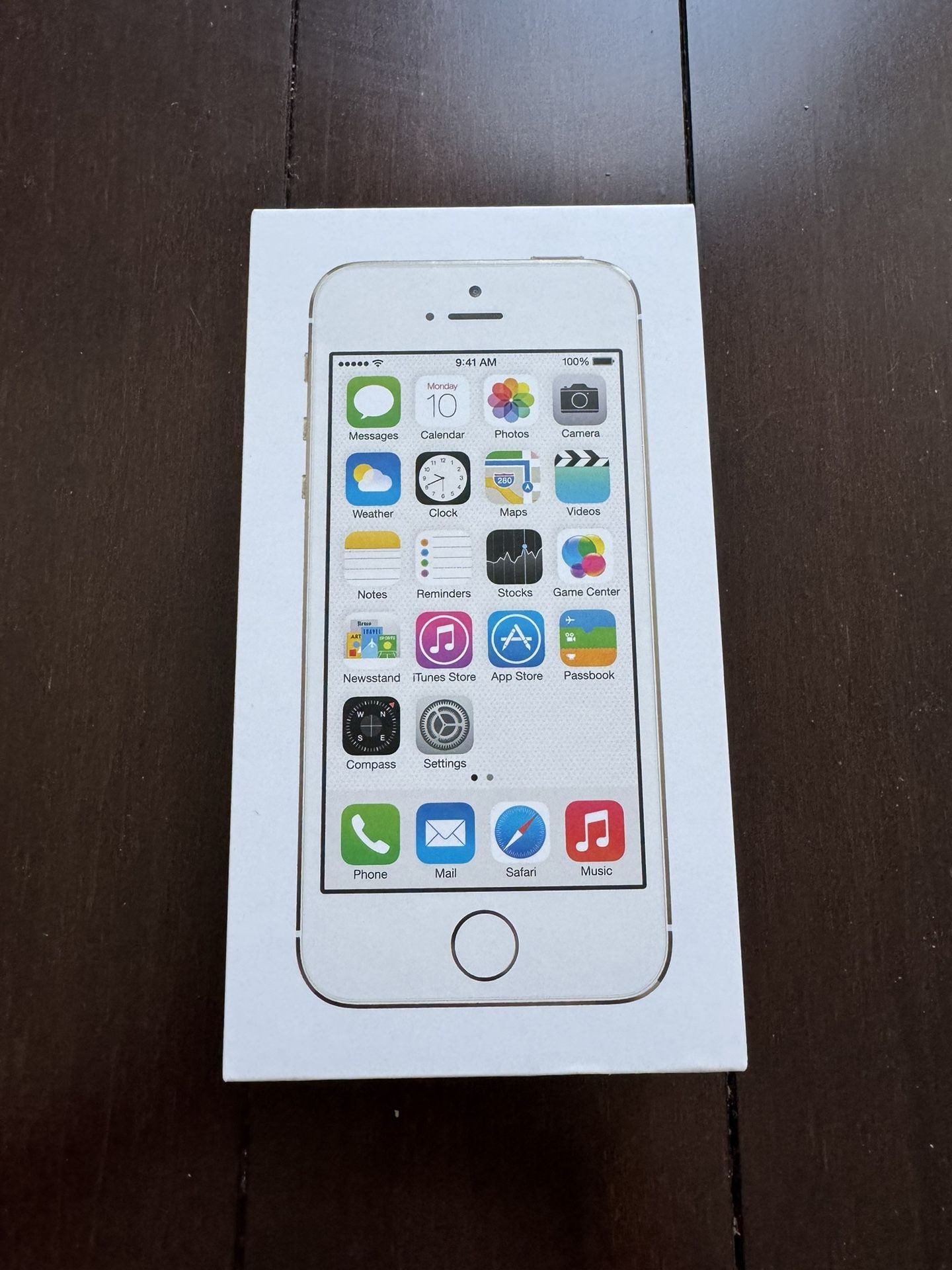 iPhone 5 S White 16 GB Unlocked With New Box.