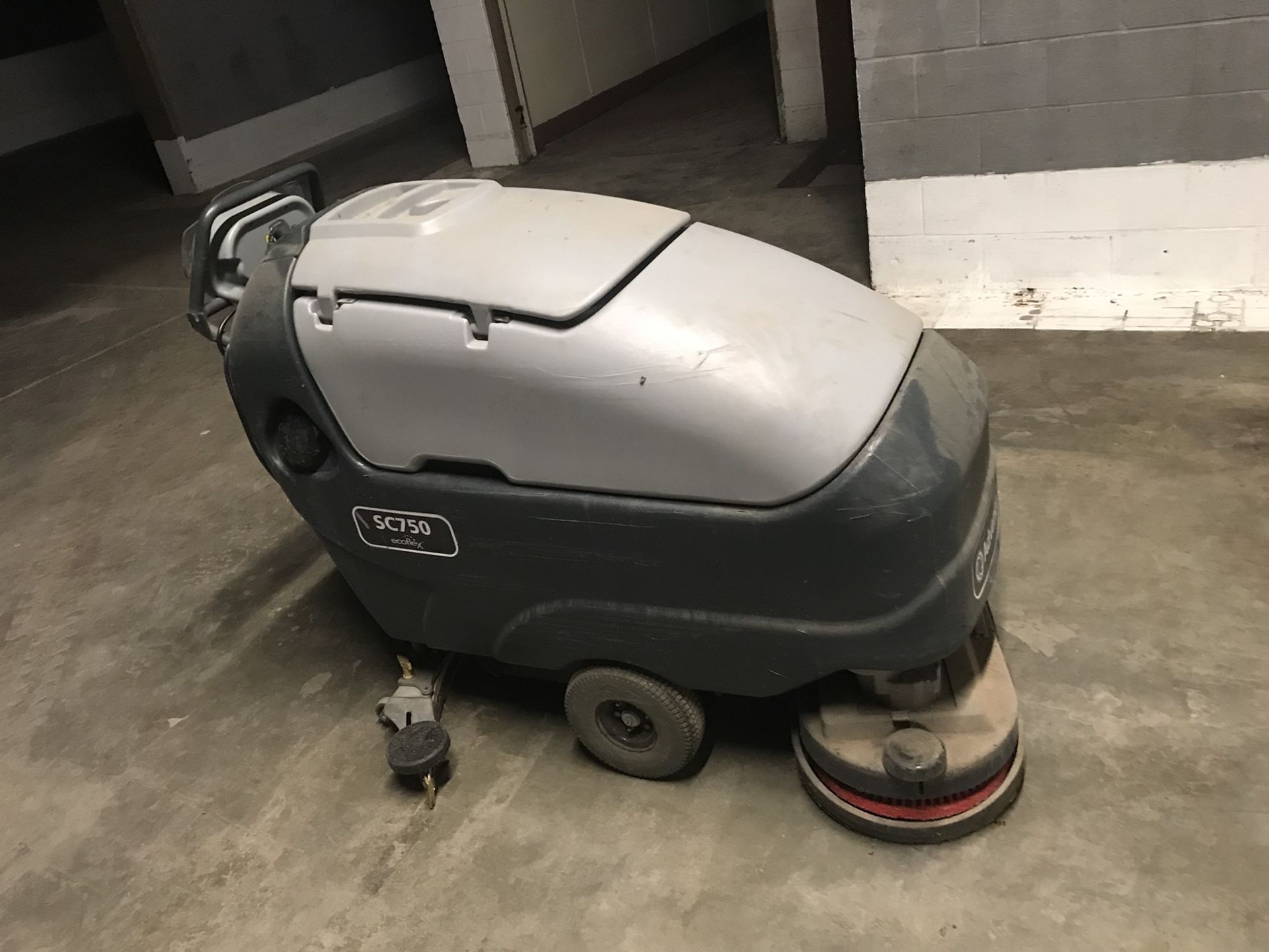 Industrial floor scrubber