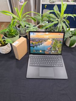 Max Specs! Microsoft Surface Laptop 5 (i7, 32GB RAM, 1TB SSD)