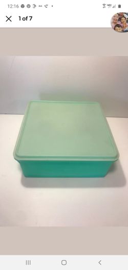 Vintage 13 x 13 Jadeite green Tupperware veggie crisper/ keeper