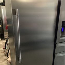 NEW REFRIGERATOR FRIGIDAIRE 