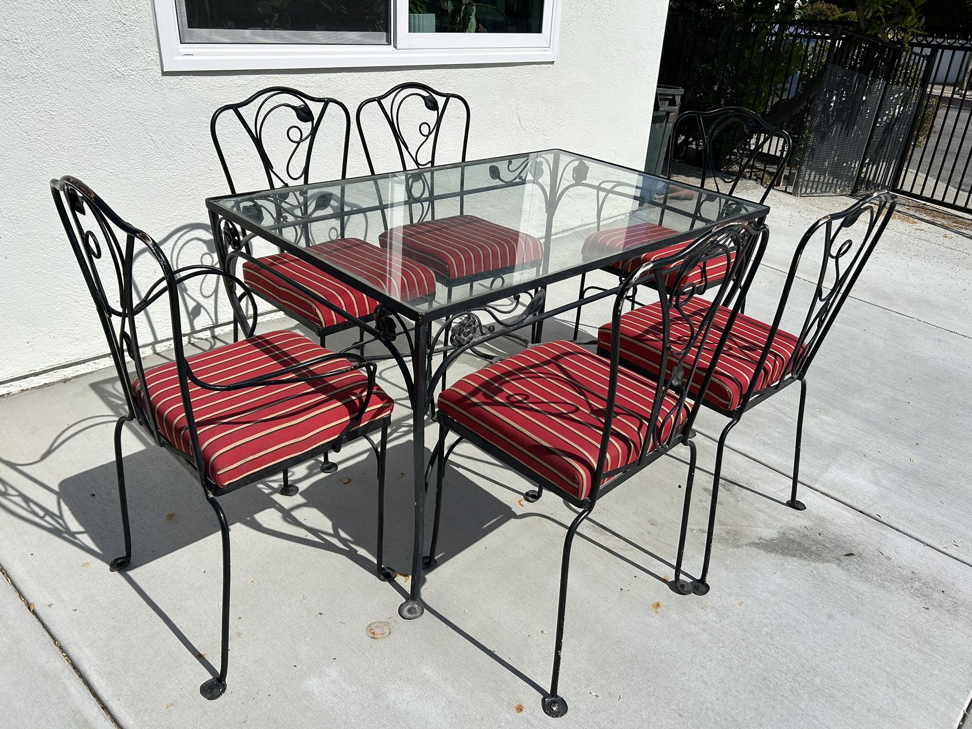 Salterini Wrought Iron Furniture Table and Chairs in Maple Leaf Mount Vernon Pattern