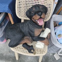 Rottweiler Statue