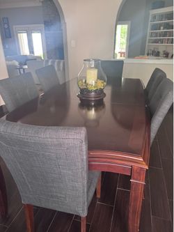 For Sale-6 Seat Solid Wood Dining Table