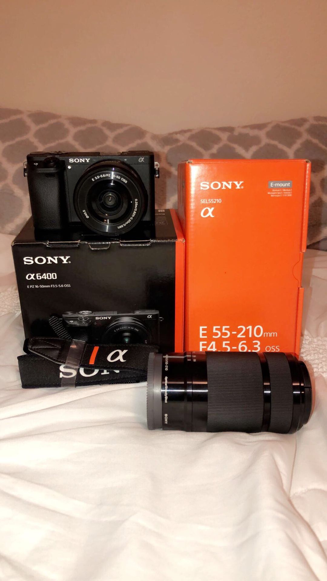 Sony Alpha A6400 w/ Two lens [BUNDLE]