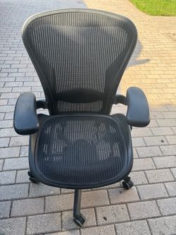 Herman Miller Aeron Chair Size B