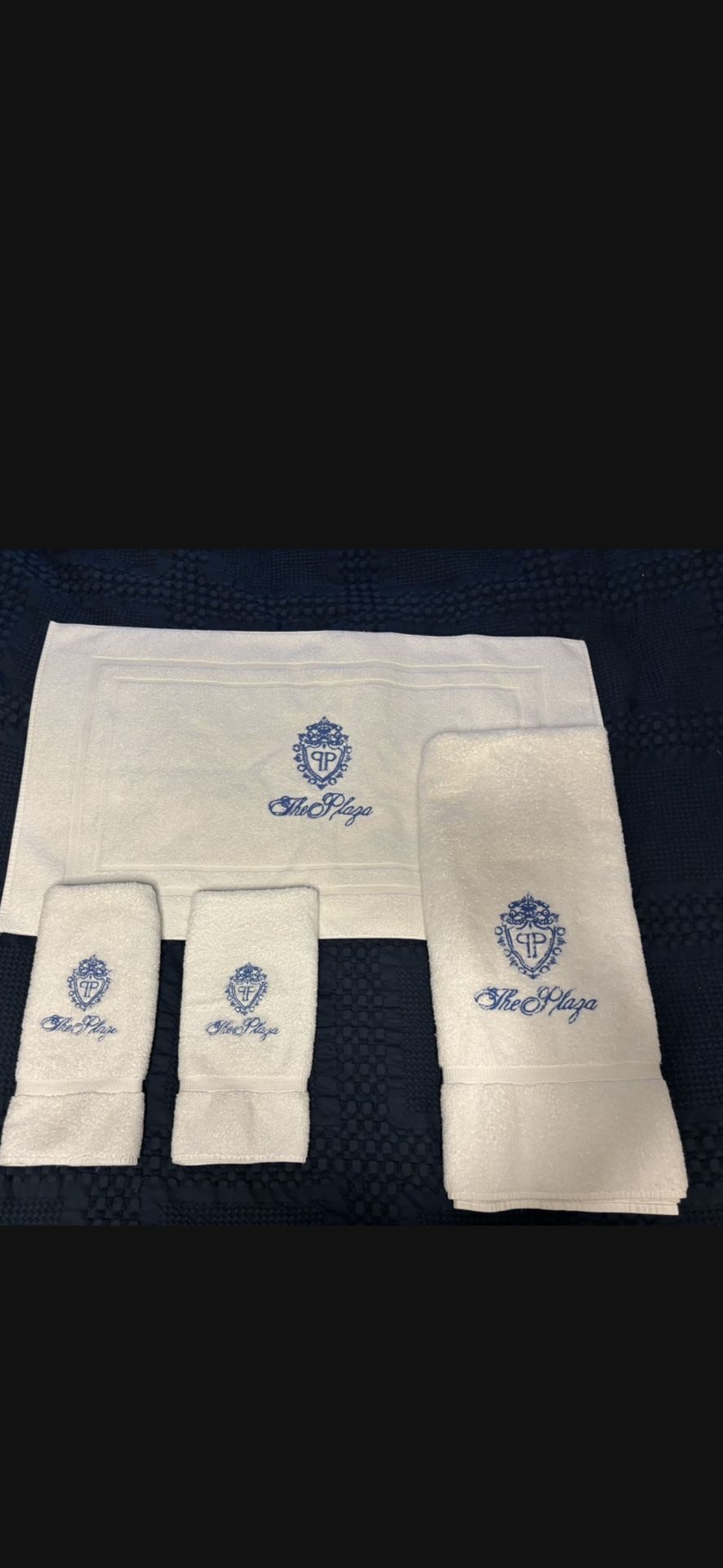 Very Rare Vintage The New York City Plaza Hotel Original Bath Towel Set With Floor Mat