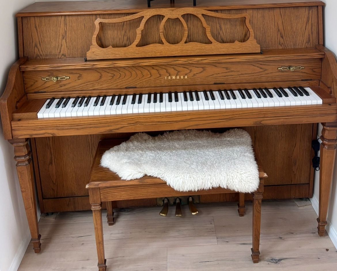 Yamaha Classical Oak Piano