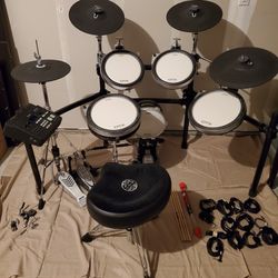 Yamaha DTX760K Drum Set