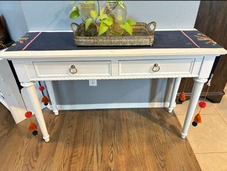 White entry table
