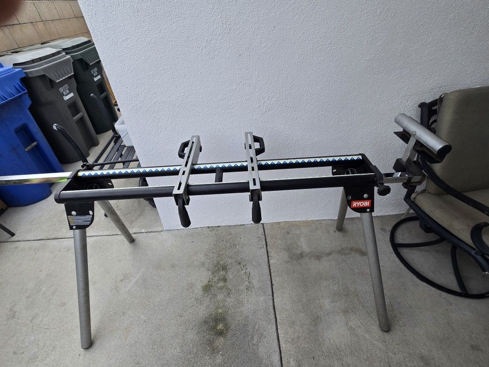 UNIVERSAL MITER SAW QUICKSTAND