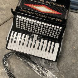 Beautiful 😻 BARONELLI. Piano  🎹 Accordion. 🪗 34 Buttons 