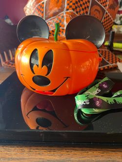 Mickey Jack-o-Lantern, TRADE YOU