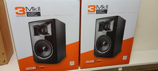 JBL Professional 306P MkII Next-Generation 6" 2-Way Powered Studio Monitor (306PMKII) (Pair) (2 Items)