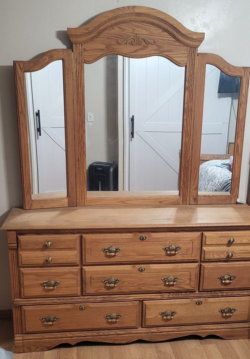 Solid Oak Bed Set *Lowered Price $500 OBO 
