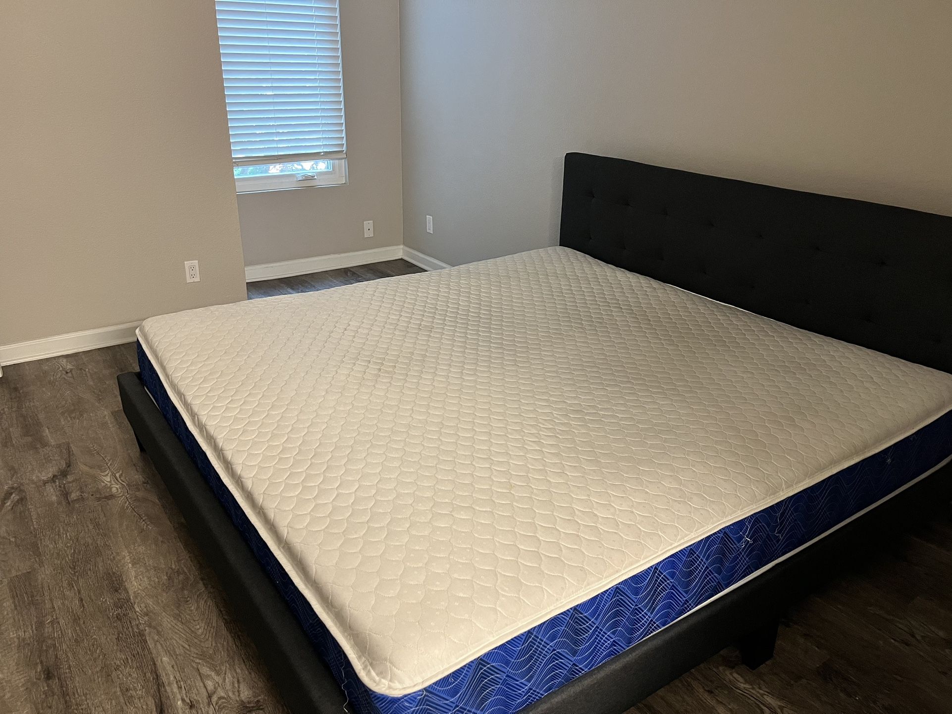 King bed, Queen bed, And Sectional With Ottoma