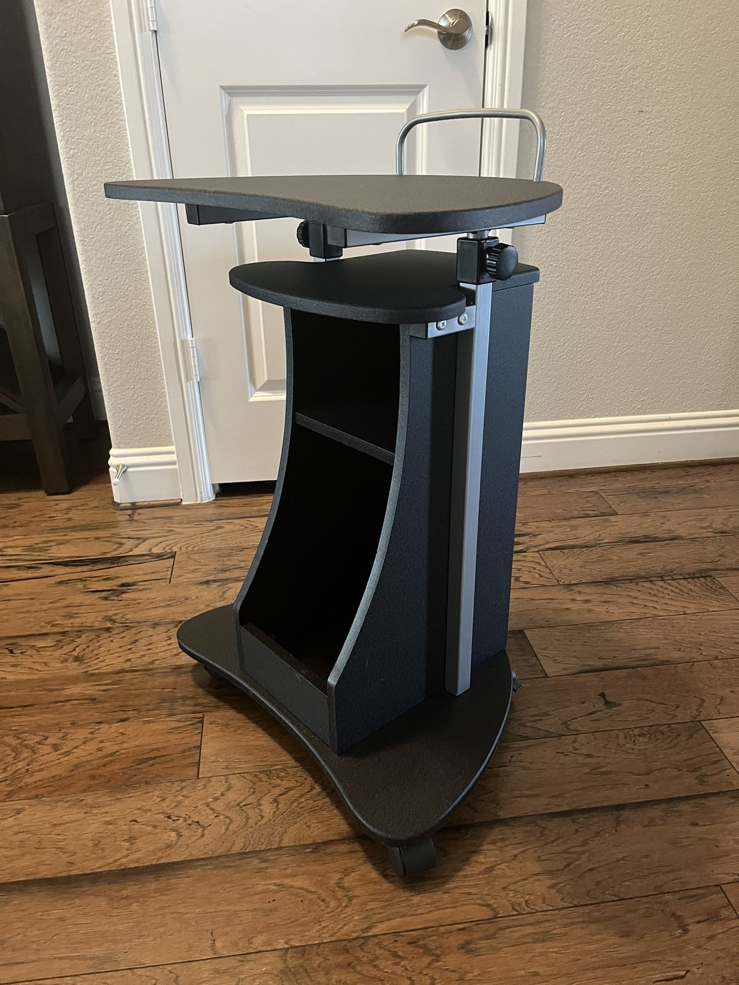 Rolling Laptop Cart. Adjustable Height.