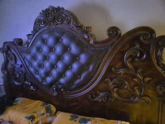 Ornate Carved Wood Tufted Headboard and wardrobe/ Recámara King