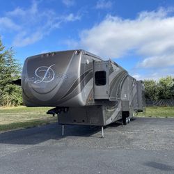 VERY NICE FIFTH WHEEL FOR SALE