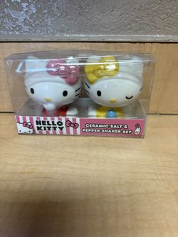 Hello Kitty Ceramic Salt & Pepper Shaker Set