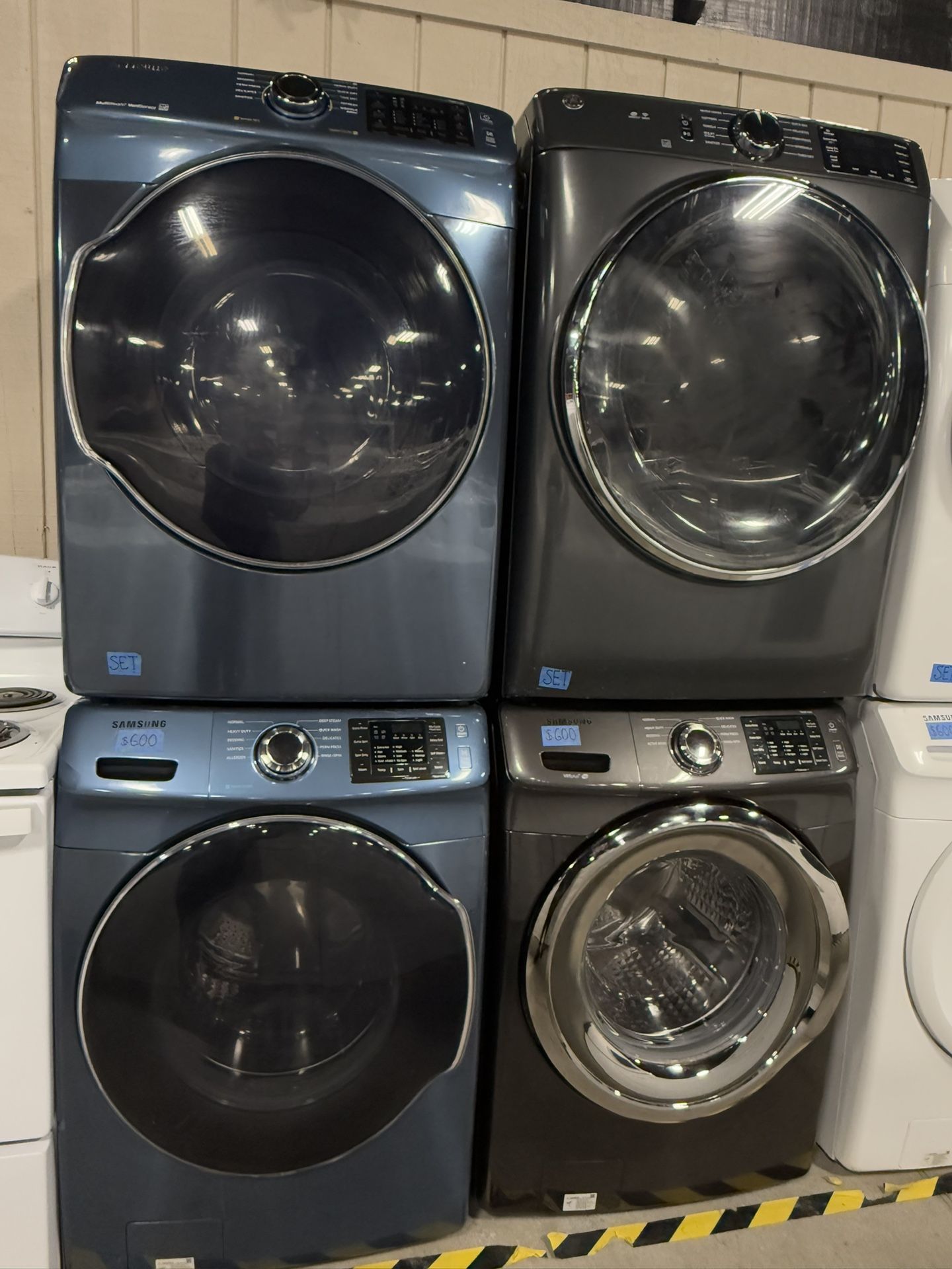🔻 Nice set of front loading washers and dryers